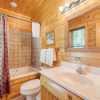Отель Brookshore by Avantstay Relaxing Backyard Creek, 10mins From Pigeon Forge, фото 13