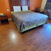 Отель Delmonico Inn & Suites, фото 4