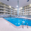 Отель Hilton Head Resort 4429, 2 Bedroom, Heated Pool, Gym, Hot Tub, Sleeps 4, фото 16