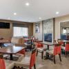 Отель Comfort Suites Terre Haute University Area, фото 20