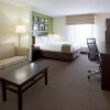 Отель Holiday Inn Express Suite, фото 2