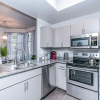 Отель Executive King, Close to Shops, Dining, Golf w Parking 1064, фото 25