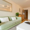 Отель Dual-aspect 2 Bedroom Apartment, фото 6