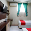 Отель RedDoorz Plus Syariah near Laweyan Solo, фото 6