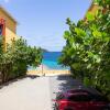 Отель Outstanding 2 Bedroom Beach Front Suite 3, фото 9