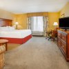 Отель Holiday Inn Express & Suites Bloomington, an IHG Hotel, фото 20
