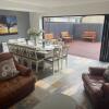 Отель The Glynn Portrush, Sleeps 12 in 5 bedrooms, фото 2