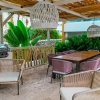Отель Luxury 2 BR Condo Only Steps Away From the Beach, фото 11