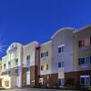 Отель Candlewood Suites Baytown, an IHG Hotel, фото 1