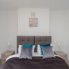 Отель Bright 2 Bedroom Flat Easy Access to London Bridge в Лондоне