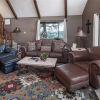 Отель Majestic Retreat - Four Bedroom Cabin, фото 29