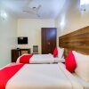 Отель OYO Flagship 36693 Hotel Royal Enclave, фото 13