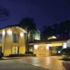 Отель La Quinta Inn by Wyndham Savannah Midtown в Саванне