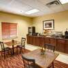 Отель Rodeway Inn & Suites, фото 12