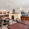 Отель Rodeway Inn & Suites, фото 11