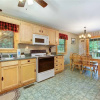 Отель Eagle Creek 2 Bedrooms Hot Tub Porch Sleeps 6, фото 10