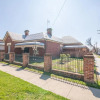 Отель Dunkley House Bathurst Large CBD Heritage Home, Sleeps 10, фото 16
