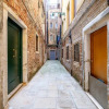 Отель The Lions House APT2, фото 9