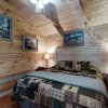 Отель A-bluff & Beyond 2 Bedroom Cabin by RedAwning, фото 3