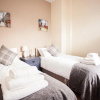 Отель Contractor house, sleeps 5, close to restaurant's and bars, Long stays available, Oveyo Accommodatio, фото 2