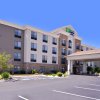 Отель Holiday Inn Express Hotel & Suites Selma, an IHG Hotel в Сельме