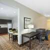 Отель La Quinta Inn & Suites by Wyndham Pearsall, фото 4