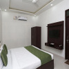 Отель OYO 14971 C D Guest House, фото 1