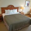 Отель The Red Coach Inn & Suites, фото 2