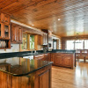 Отель Lumberjack Lodge 5 Bedroom Home by RedAwning, фото 24