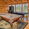 Отель Wolfsong Lodge 5 Bedrooms 4.5 Bathrooms Cabin, фото 15