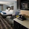 Отель Holiday Inn Express and Suites Kansas City Airport, an IHG Hotel, фото 6