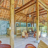 Отель SPOT ON 90742 Kinanthy Homestay Syariah, фото 2