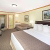 Отель Travelodge by Wyndham Golden Sportsman Lodge, фото 46