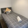 Отель Stylish and Immaculate 2-bed Apartment in Leigh, фото 6