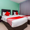 Отель OYO 499 Comfort Hotel Sentul, фото 6