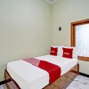 Отель OYO Life 92043 Kost Barokah Syariah Madiun, фото 5