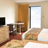 Отель Castaway Beach Inn & Swim Up Bar, фото 4