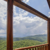 Отель Majestic Mountain View by Heritage Cabin Rentals, фото 4