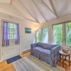 Отель Couples Getaway: Northport Cottage Near Beaches!, фото 6