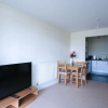 Отель Mordern Top Floor Apartment With Free Parking, фото 1