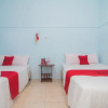 Отель RedDoorz near Pantai Boom, фото 5