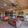 Отель New / 3 King Suites / Sleeps12 / View / 5 mi to PF / Hot tub, фото 14