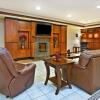 Отель Holiday Inn Express Hotel & Suites East Lansing, an IHG Hotel, фото 2