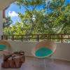 Отель Peggy 2 BDRM apt sleeps 4 balcony, фото 15