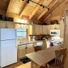 Отель Romantic, pet Friendly Cabin With Private hot Tub, Washer/dryer and Full Kitchen Studio Cabin by Red, фото 4