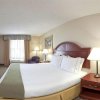 Отель Holiday Inn Express Hotel & Suites CIRCLEVILLE в Серклвилле