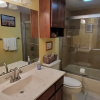 Отель Clean Updated Condo w/ pool 1/2 a block to Beach 2 Bedroom Home by RedAwning, фото 9