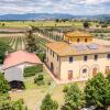 Отель Villa Fratta, sleeps 14 villa with private pool, AC and Wi-Fi close to Cortona-Villa Fratta, фото 19