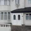 Отель South Park Cottage Apartment в Лондоне