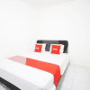 Отель OYO 93682 Blessing's Kediri Homestay, фото 5